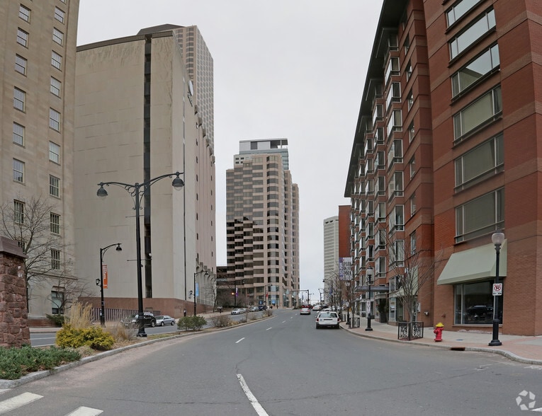 36 Trumbull St, Hartford, CT for sale - Building Photo - Image 2 of 6