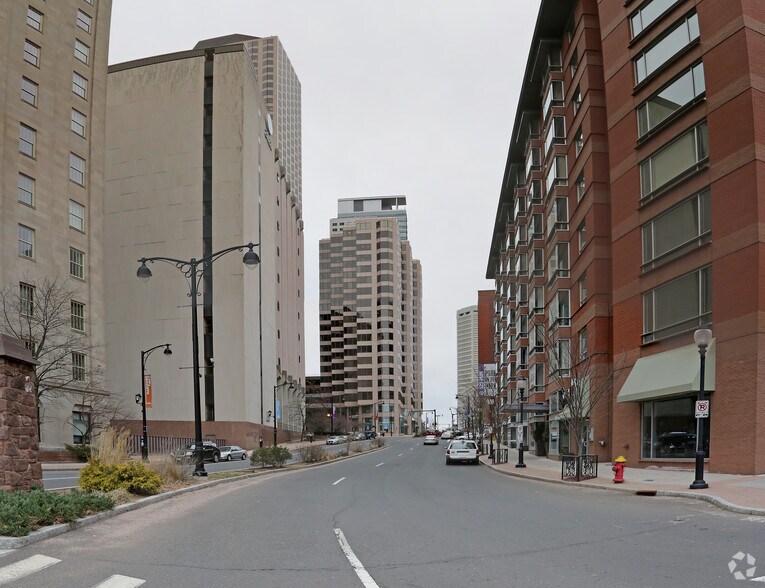 36 Trumbull St, Hartford, CT à vendre - Photo du bâtiment - Image 2 de 6