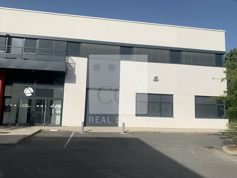 27 Chemin Des Peupliers, Dardilly for lease - Building Photo - Image 2 of 15