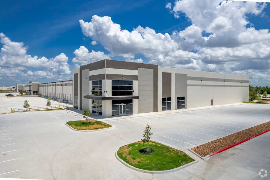 5311 Dietrich Rd, San Antonio, TX à louer - Photo du bâtiment - Image 1 de 8