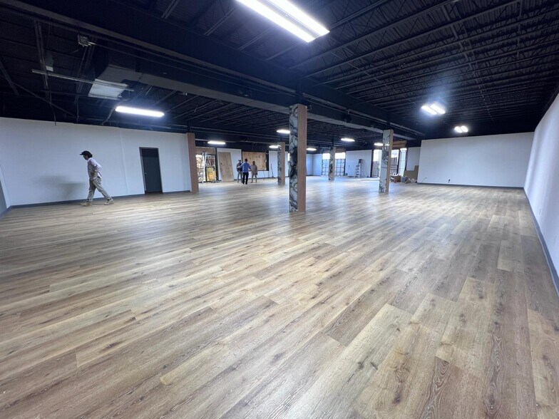 9931 Harwin Dr, Houston, TX à louer - Photo du bâtiment - Image 3 de 10