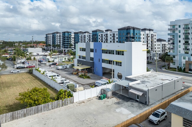 Plus de détails pour 2200 SW 67th Ave, Miami, FL - Bureau/Médical à louer