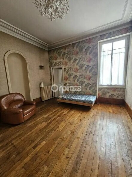 4 Place Auguste Dubois, Dijon for lease - Interior Photo - Image 3 of 3