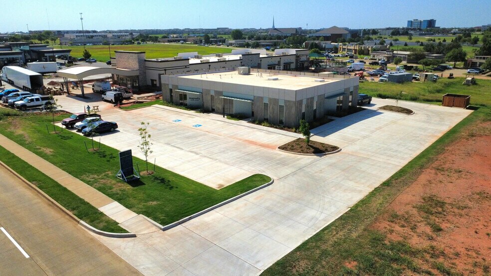 3108 NW 150th St, Oklahoma City, OK à louer - Photo du bâtiment - Image 2 de 4