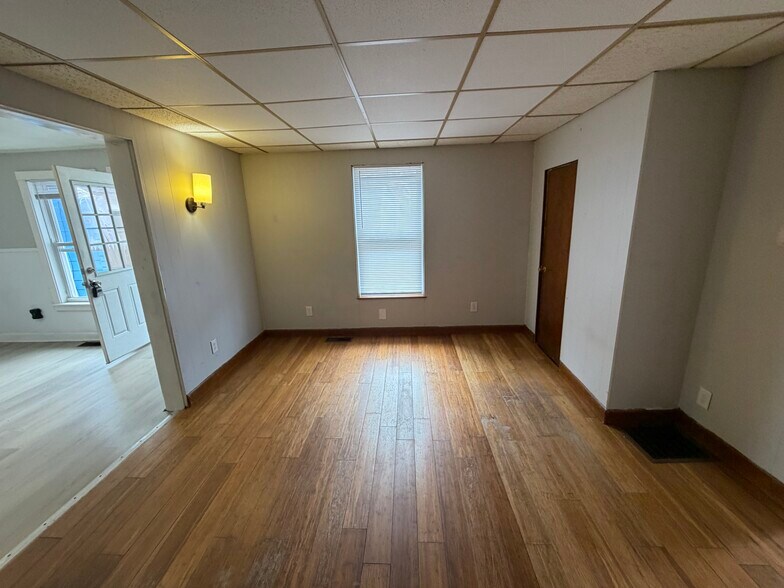 42 Spruce St, Sanford, ME à vendre - Photo du bâtiment - Image 2 de 5