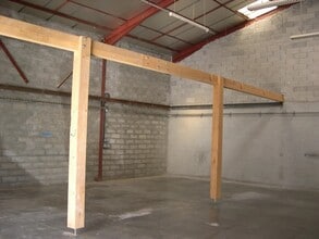 Flex in Saint-Genis-Laval for lease Interior Photo- Image 1 of 8