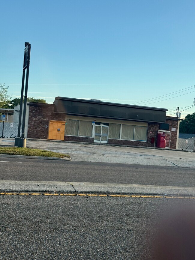 More details for 4001 W Waters Ave, Tampa, FL - Retail for Sale