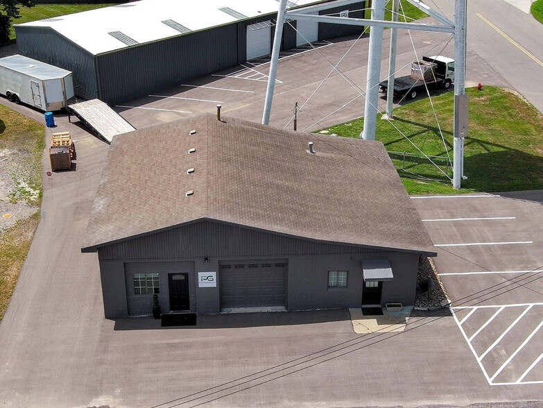 176 W 1st St, Peculiar, MO for lease - Building Photo - Image 2 of 10