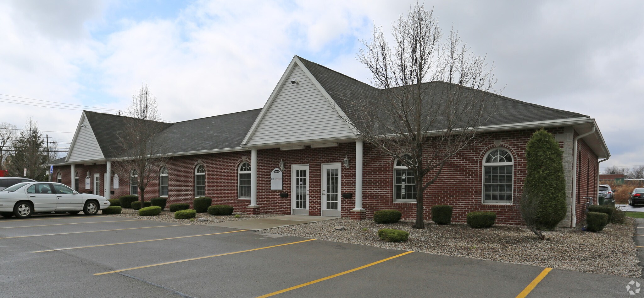 8600 Main St, Williamsville, NY à louer Photo principale- Image 1 de 5