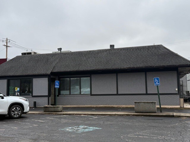 2055-2081 Riverside Dr, Upper Arlington, OH for sale - Building Photo - Image 3 of 4