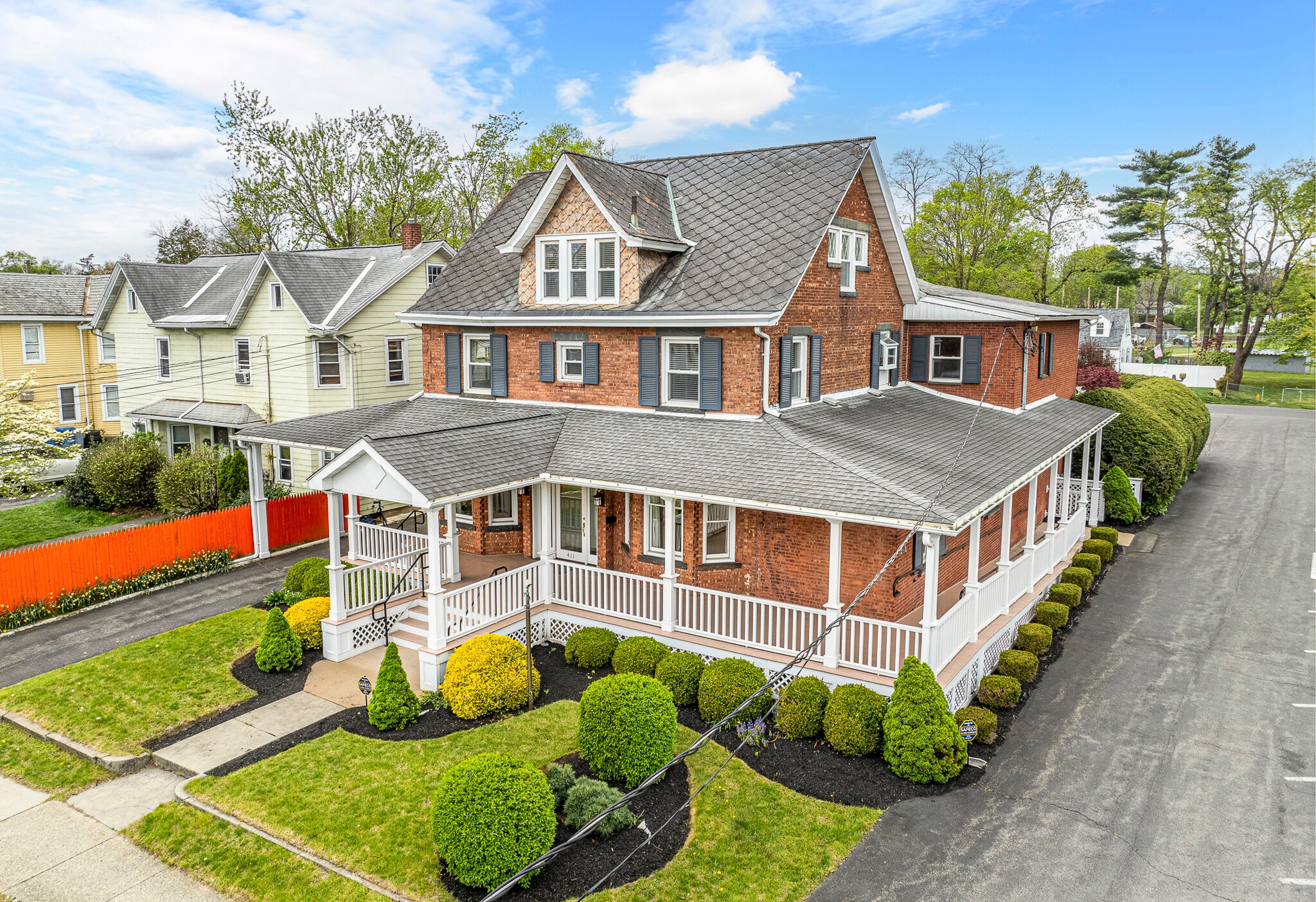 411 Albany Ave, Kingston, NY à vendre Photo principale- Image 1 de 73