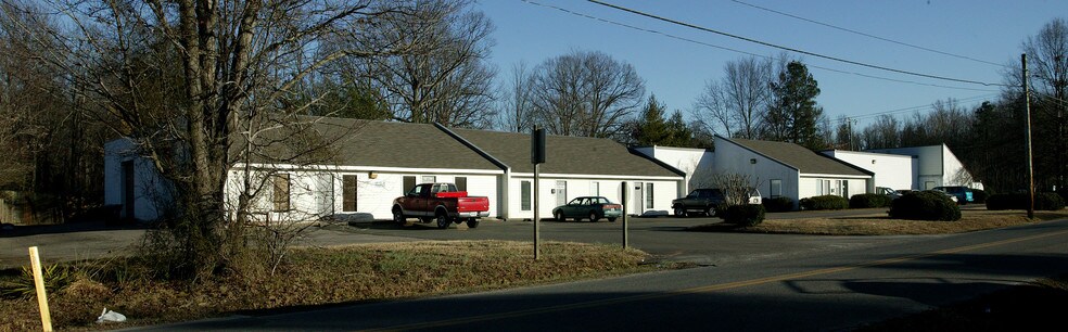2701 Goodes Bridge Rd, Richmond, VA à louer - Photo du bâtiment - Image 2 de 3
