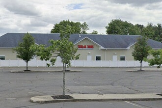846-900 Middle Country Rd, Middle Island, Middle Island, NY for lease Interior Photo- Image 1 of 4