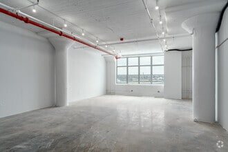 37-18 Northern Blvd, Long Island City, NY for lease Interior Photo- Image 2 of 5
