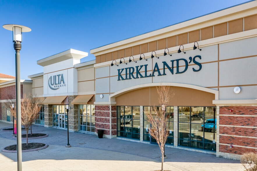 6403 W 135th St, Overland Park, KS for lease - Building Photo - Image 3 of 7