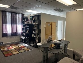 309 W Lake Mead Pky, Henderson, NV for lease Interior Photo- Image 1 of 8