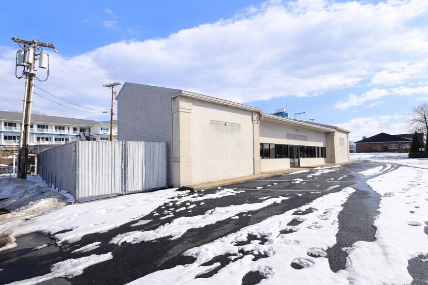 1515 North Shenandoah Ave, Front Royal, VA for sale - Building Photo - Image 2 of 2