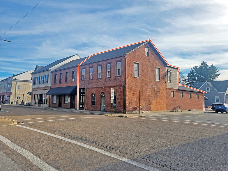 100 E Main St, Mascoutah, IL for sale - Primary Photo - Image 1 of 3