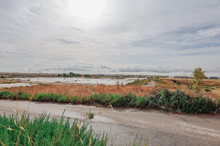 Lugar I-9, Torija, Guadalajara à louer - Photo du bâtiment - Image 3 de 5