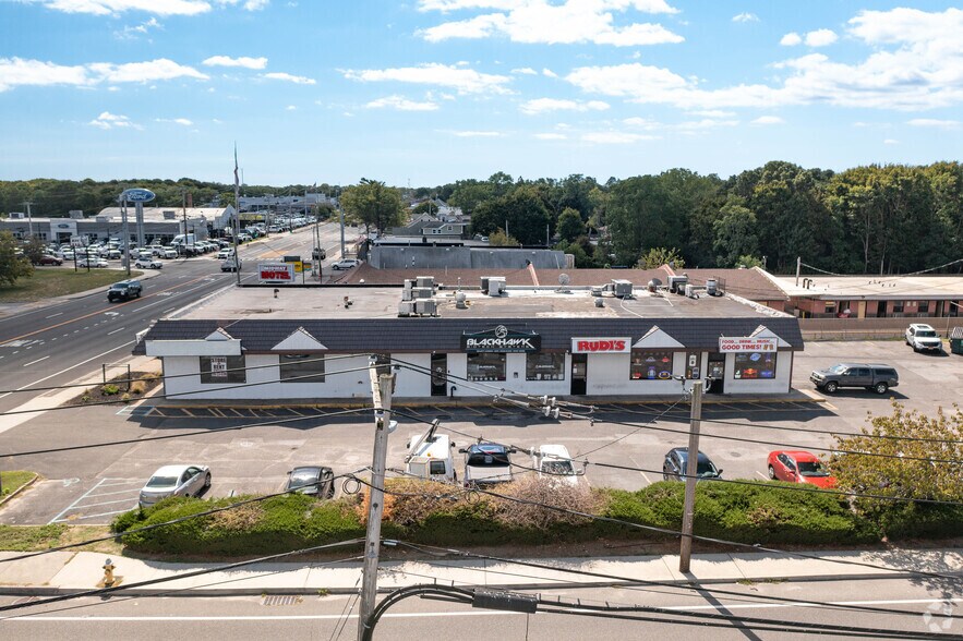 554 Medford Ave, Patchogue, NY à louer - Photo du bâtiment - Image 3 de 4