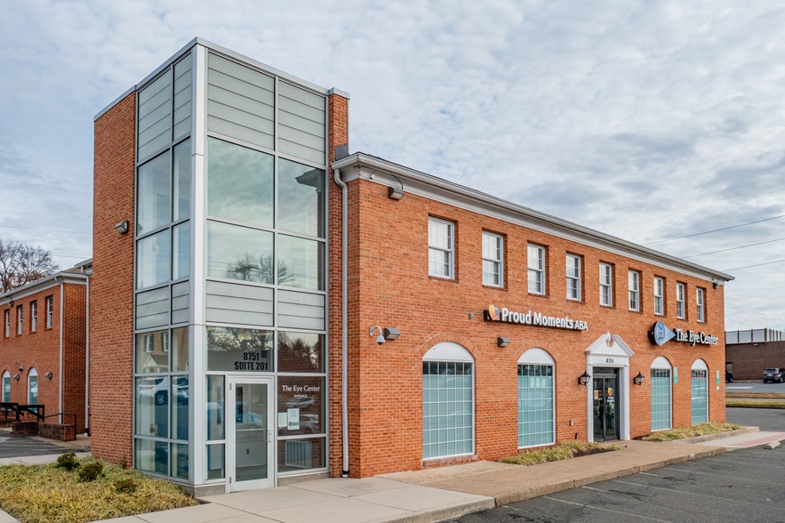 The Eye Center Portfolio portfolio of 2 properties for sale on LoopNet.ca - Building Photo - Image 1 of 4