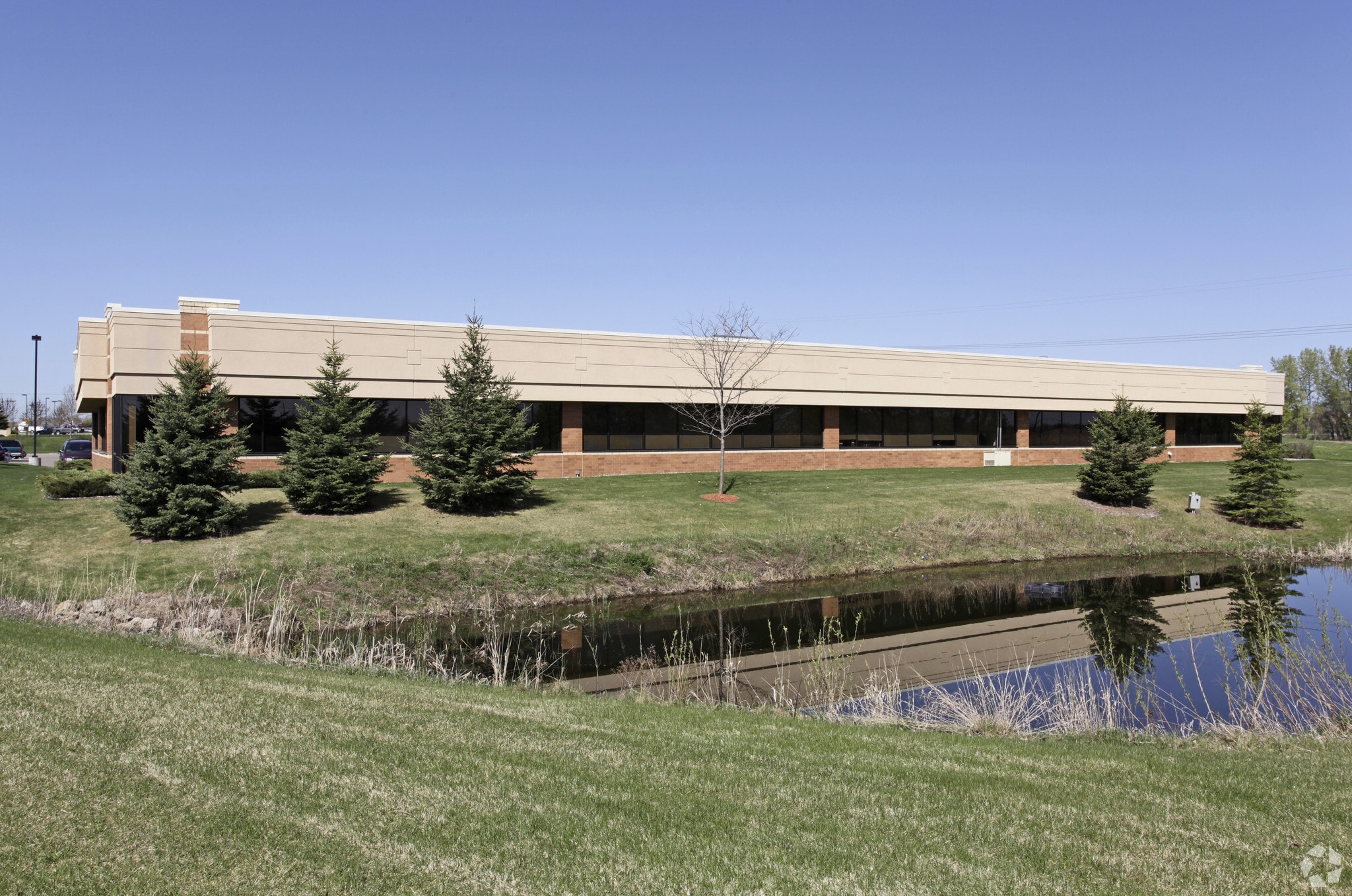 8519 Eagle Point Blvd, Lake Elmo, MN for lease Primary Photo- Image 1 of 4
