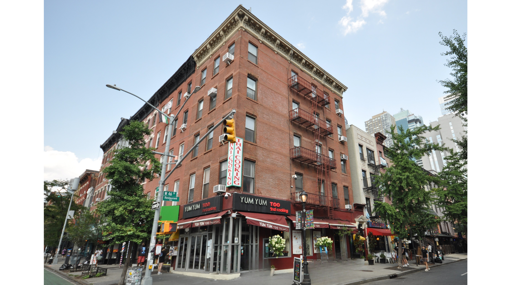 Hell's Kitchen Mixed Use Portfolio portefeuille de 2 propriétés à vendre sur LoopNet.ca Photo du bâtiment- Image 1 de 15