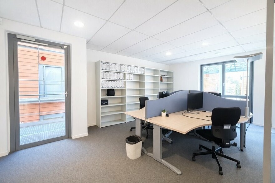 45 Quai Charles De Gaulle, Lyon for lease - Interior Photo - Image 3 of 7