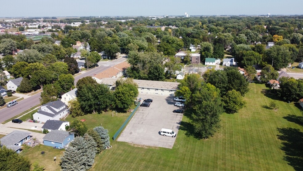 965 McMillan St, Worthington, MN for sale - Building Photo - Image 3 of 9