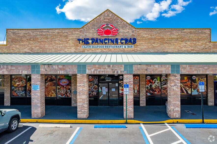 4185-4251 Mariner Blvd, Spring Hill, FL à louer - Photo du bâtiment - Image 2 de 8