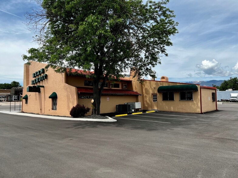 320 N Circle Dr, Colorado Springs, CO for sale - Building Photo - Image 2 of 6