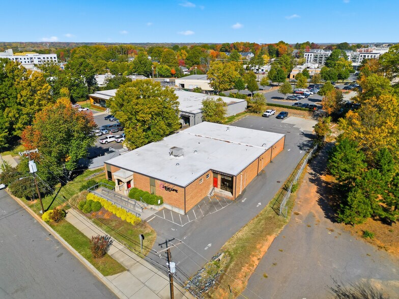 130 Southside Dr, Charlotte, NC à vendre - Photo du bâtiment - Image 2 de 14