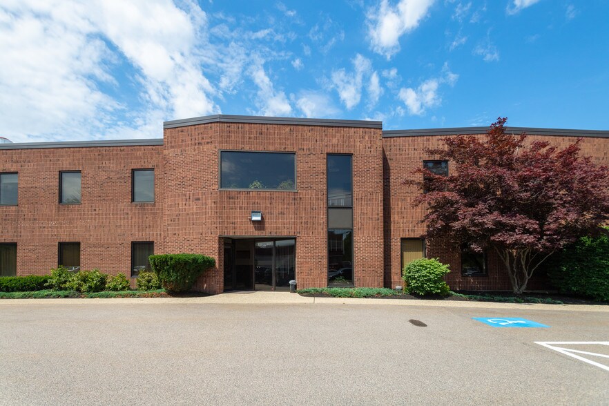 129-147 Morgan Dr, Norwood, MA à louer - Photo du bâtiment - Image 1 de 4
