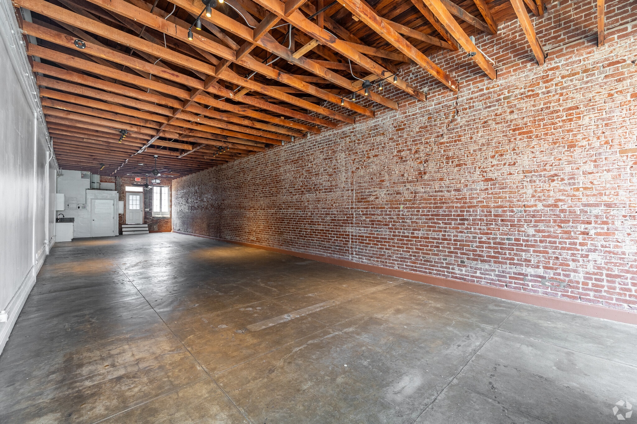 309 W 7th St, San Pedro, CA for lease Interior Photo- Image 1 of 12