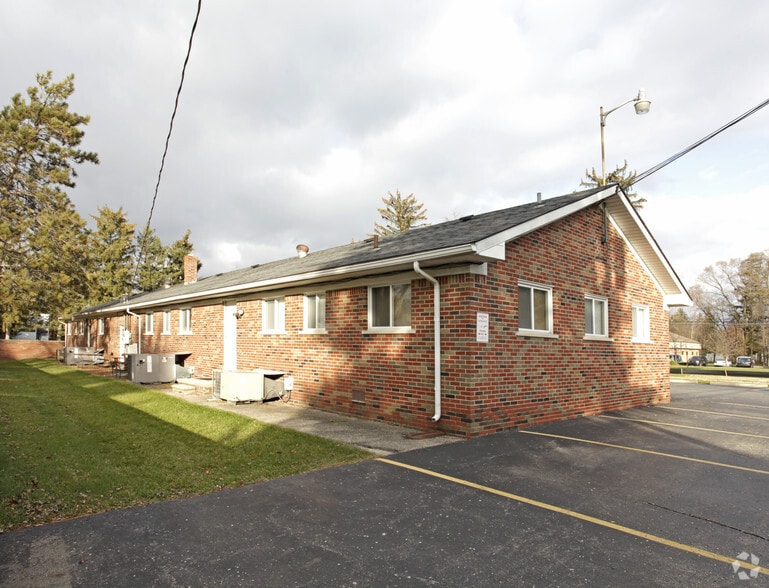 52935 Mound Rd, Shelby Township, MI à louer - Photo du bâtiment - Image 2 de 2