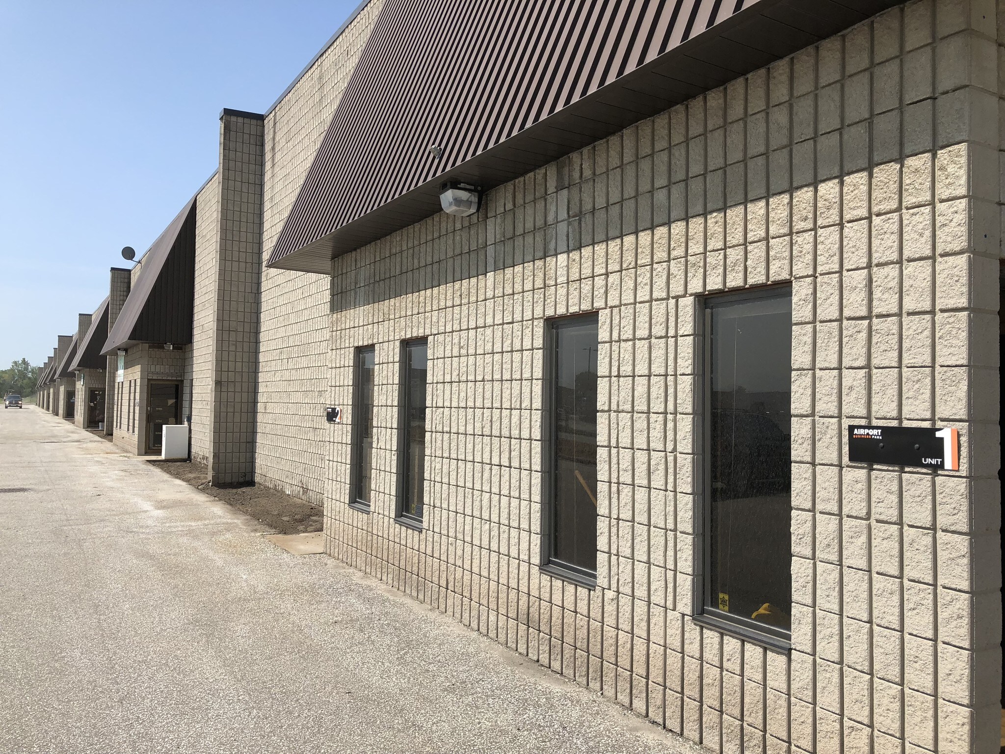 4325 County Rd 42, Windsor, ON à vendre Photo du bâtiment- Image 1 de 1