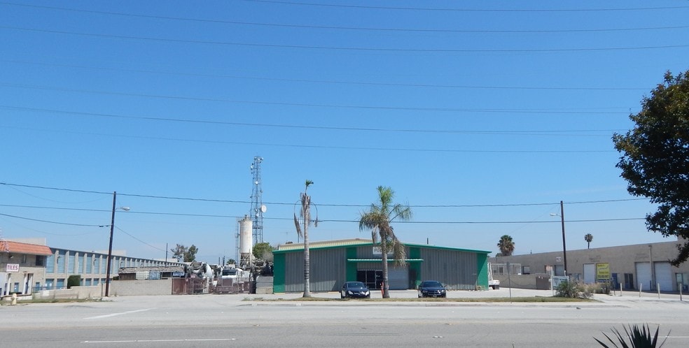 13643-13649 Rosecrans Ave, Santa Fe Springs, CA for lease - Building Photo - Image 2 of 12