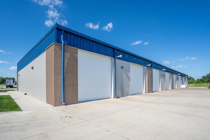 2404 Robinson Ave NE, Bondurant, IA for lease - Building Photo - Image 2 of 8