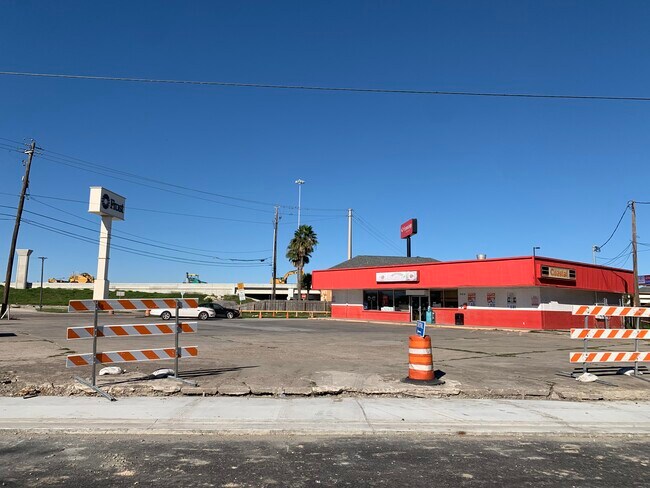 Plus de détails pour 2214 Leopard St, Corpus Christi, TX - Commerce de détail à louer