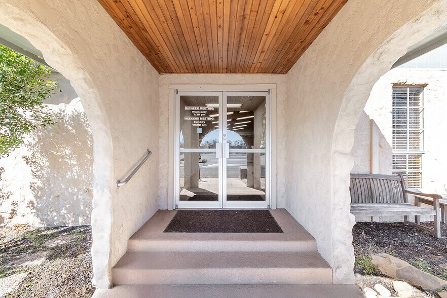 305 W Dallas St, Llano, TX à vendre - Photo du bâtiment - Image 3 de 31