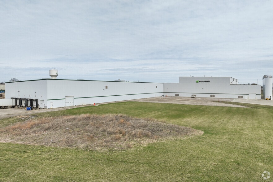 202 Watertower Dr, Clyde, OH for sale - Primary Photo - Image 2 of 21