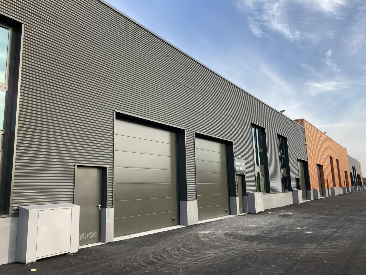 Bureau dans Champagne-sur-Oise à louer Photo du bâtiment- Image 1 de 10