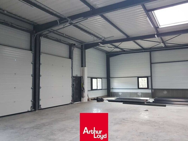 Flex in Pommiers for lease - Interior Photo - Image 2 of 3