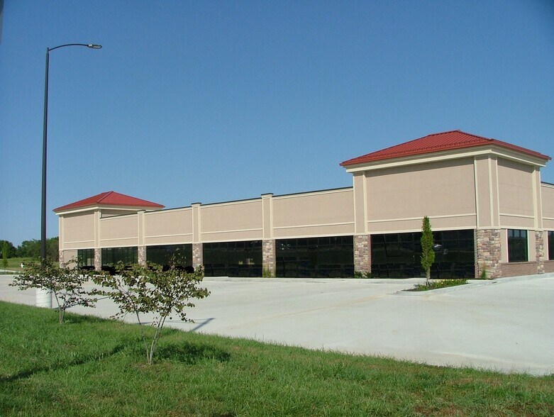 4604 Rochester Rd, Saint Joseph, MO for lease - Primary Photo - Image 1 of 3