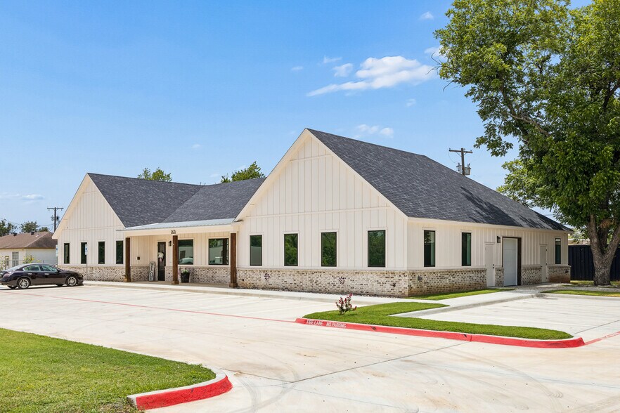 908 Cresthaven Dr, Euless, TX à louer - Photo du bâtiment - Image 2 de 25