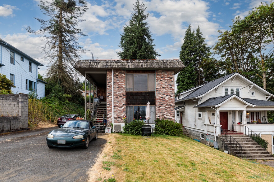 110 C St, Rainier, OR à vendre - Photo du bâtiment - Image 1 de 14