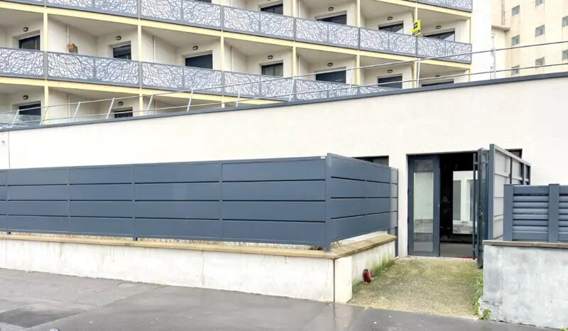 Commerce de détail dans Courbevoie à vendre Photo du bâtiment- Image 1 de 17