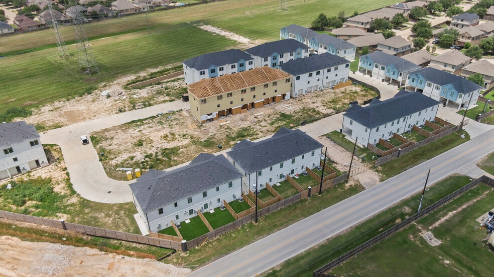 3239 Frying Pan Pl, Katy, TX for sale - Building Photo - Image 3 of 8
