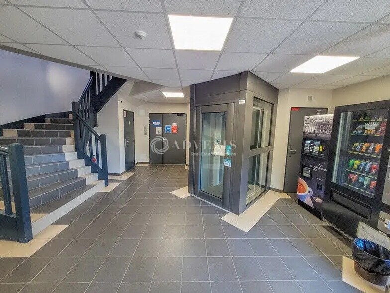 Bureau dans SAINT-OUEN-L'AUMONE à louer - Photo du bâtiment - Image 3 de 11