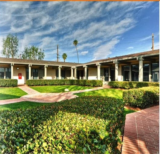 800 Magnolia Ave, Corona, CA à vendre - Photo du bâtiment - Image 2 de 8